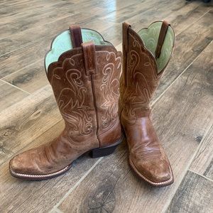 ARIAT cowgirl boots.